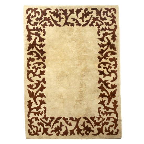 French pie carpet with abstracted foliate border
