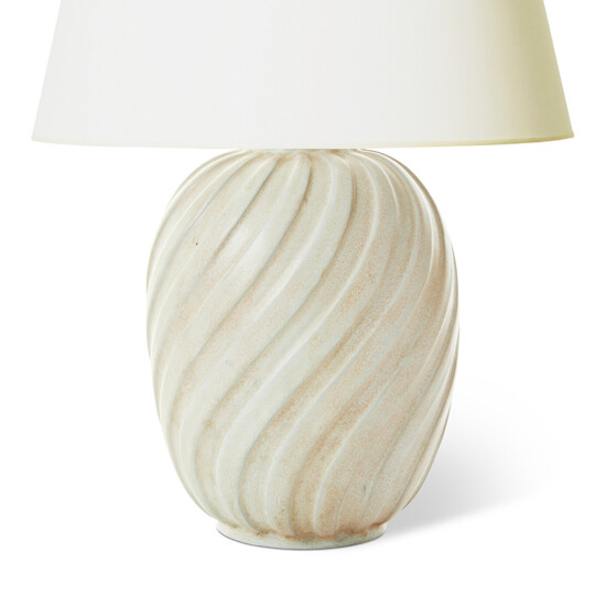 BAC_Ekeby_table_lamp_large_swirling_relief_shaded_ivory_3