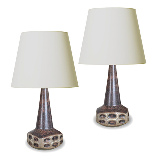 BAC_MAS_pair_lamps_Mod_brown_oval_grid_relief_1