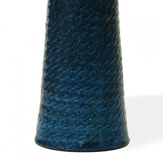 Kahler_N_table_lamp_tapered_pedestal_turquoise_diagonal_relief_2
