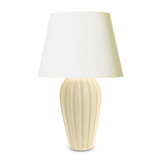BAC_Lindstrand_V_table_lamp_vase_fluted_ivory_1