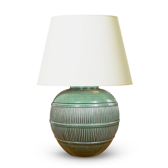 BAC_Heijl_C_table_lamp_large_globe_reeded_bands_teal_1