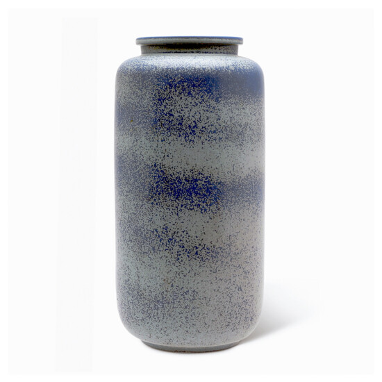 BAC_Nylund_G_vase_tall_cylindrical_French_blue_tones_1