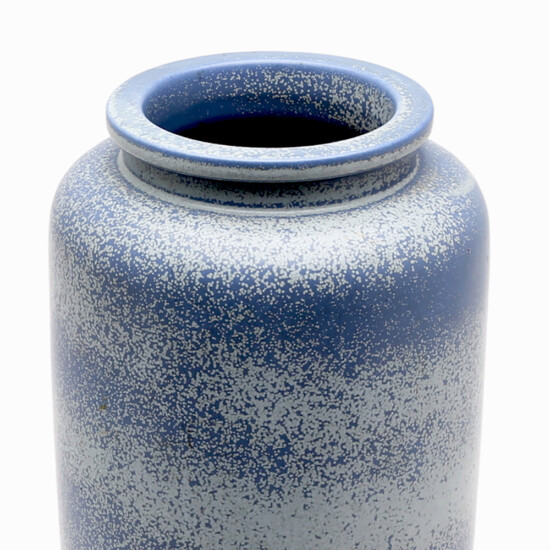 BAC_Nylund_G_vase_tall_cylindrical_French_blue_tones_3