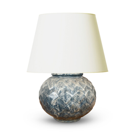 BAC_French_table_lamp_low_pinecone_relief_pattern_enameled_iron_1