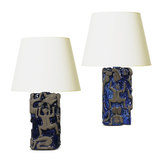 BAC_Marstrand_S_PAIR_table_lamps_blue_relief_climbing_women_1