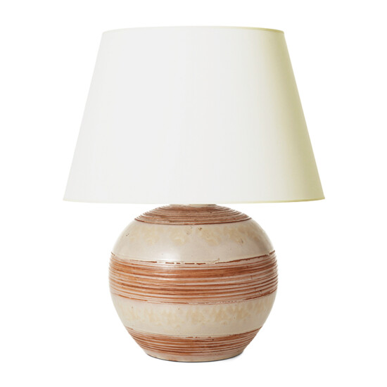 BAC_Ekeby_table_lamp_globe_relief_bands_buff_brown_1