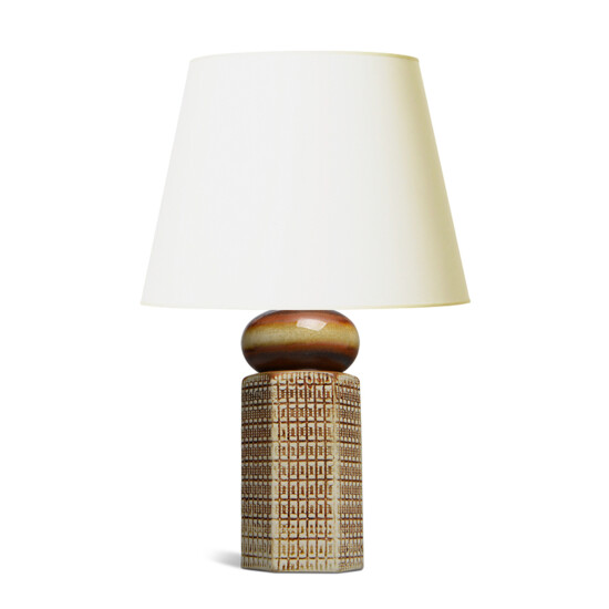 BAC_Nitzche_H_table_lamp_textured_onion_dome_1