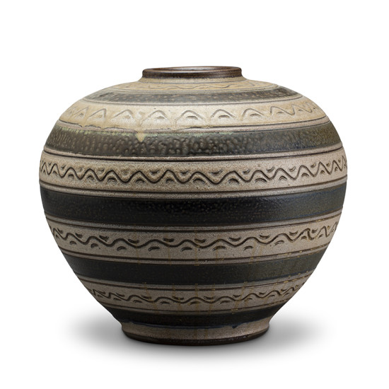 BAC_Andersson_A_vase_large_brown_stripes_ivory_sgrafitto_3