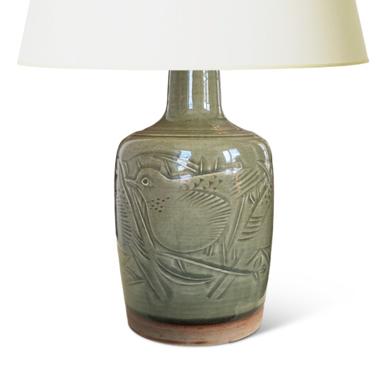 BAC_Thorsson_N_table_lamp_carved_birds_olive_green_4_2k