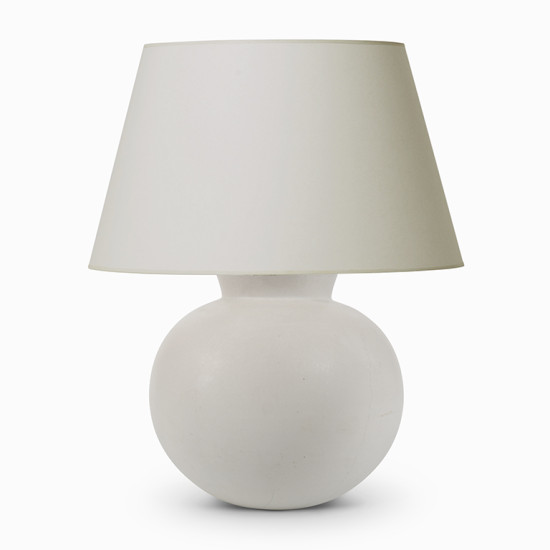 Kage_W-table_lamp_Carrera_white globe_1