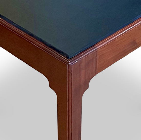 bac_Klint_K_side_table_square_black_glass_top_detail